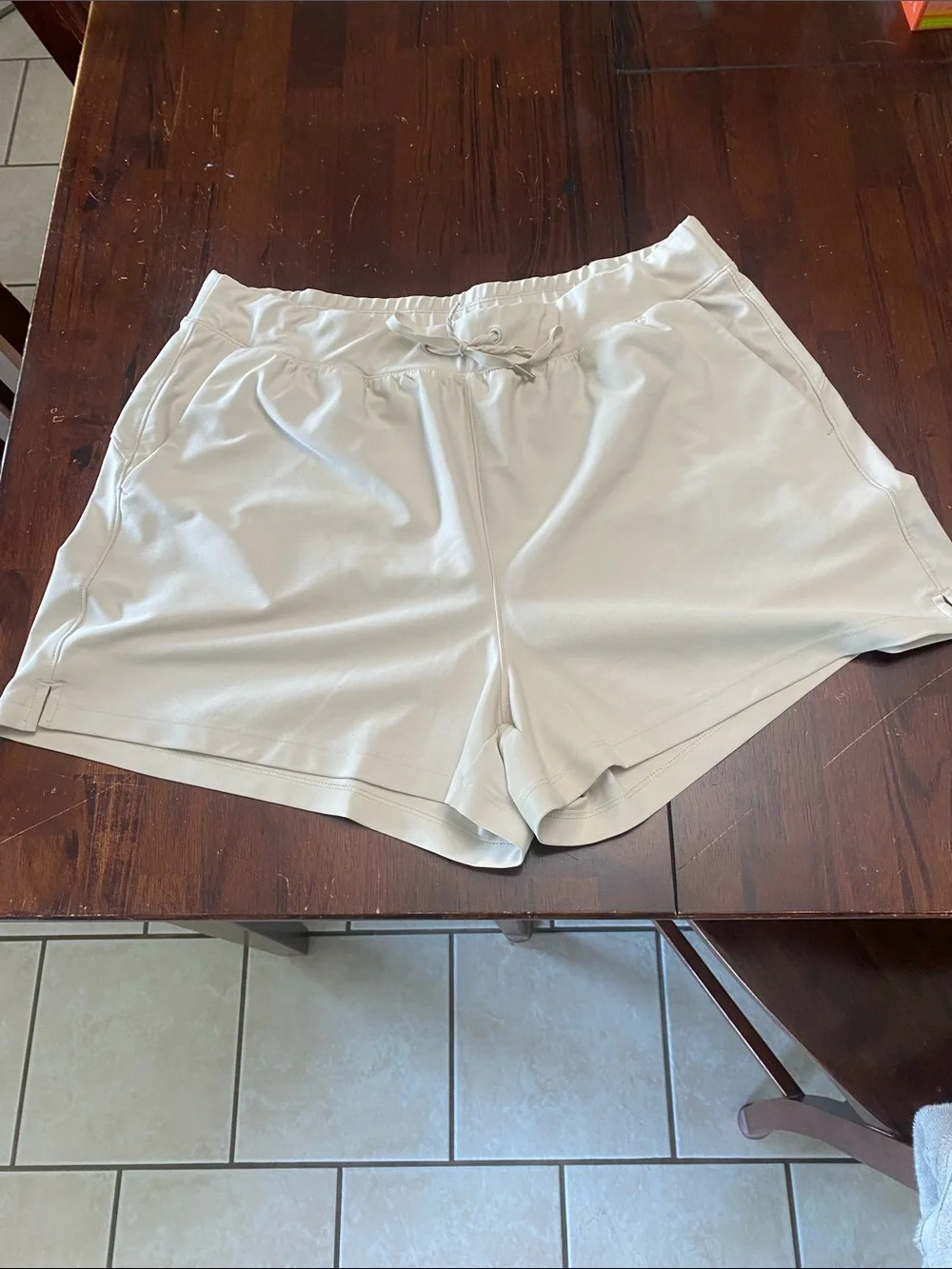 Old Navy Women's Light Cream Drawstring Athletic Shorts